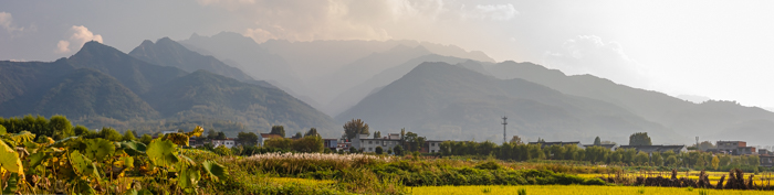 中国陕西省西安市秦岭北麓山脉秋天的自然风景