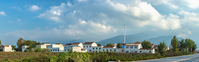 中国陕西省西安市秦岭北麓山脉秋天的自然风景全景图