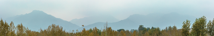 中国陕西省西安市秦岭北麓山脉秋天的自然风景全景图