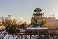 冬天的中国陕西西安明城墙东北角雪景