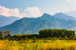 秋天的中国陕西西安秦岭北麓山脉景观风景