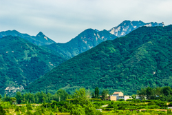 夏天的中国陕西西安秦岭北麓山脉风景