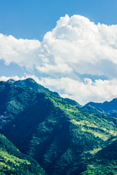 夏天的中国陕西西安秦岭北麓山脉风景