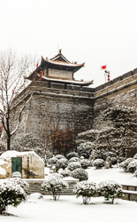 冬天中国陕西西安明城墙城楼雪景