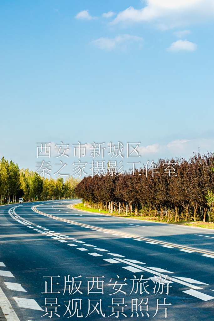 秋天中国陕西西安秦岭北麓山脉山下环山公路景观